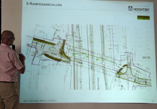 Ein Planzeichnung mit der vorhandenen A7-Brücke auf dem auch die geplante Behelfsbrücke mit den dazugehörigen Zufahrtsrampen eingezeichnet sind wird erläutert.