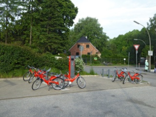 Stadtradstation am S-Bahnhof Stellingen.