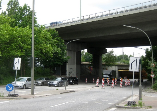 Der Binsbarg ist unter der Lanebfelder Autobahnbrücke teilweise gesperrt