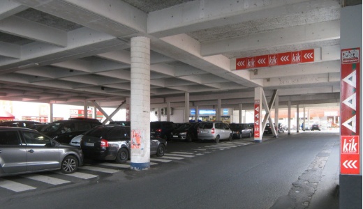 Der überdachte Parkplatz im Stellinger Hof