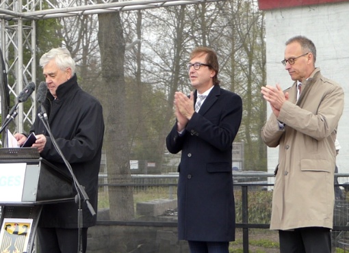 Hamburgs Verkehrssenator Frank Horch hält als letzter seine Ansprache und Bundesverkehrsminister Alexander Dobrindt und der Technische Geschäftsführer der DEGES Dirk Brandenburger pflichten seinen Ausführungen bei.