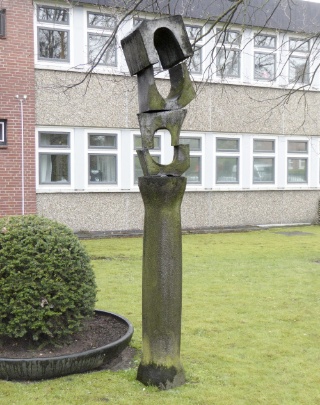 Stele aus Aluminiumguss aus 1977 von Karl-August Ohrt (1902 - 1993)