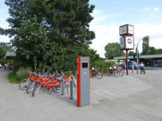 Stadtradstation am U-Bahnhof Hagenbecks Tierpark.