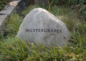 Mustergräber auf dem Friedhof Stellingen.