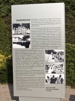 Informationsstele auf dem Diakonissenfriedhof auf dem Stellinger Friedhof.