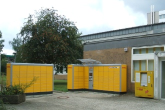 Die Packstation vor dem ehemaligen Postamt Stellingen Die Packstation vor dem ehemaligen Postamt Stellingen