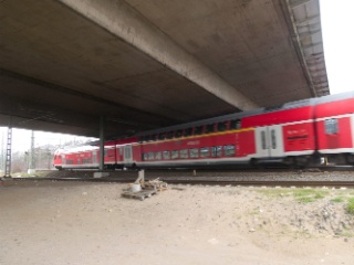 Eisenbahn unter der Langenfelder Brücke