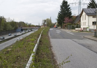Schnelsen Vogt-Kock-Weg 2014 ohne jeden Sicht- und Lärmschutz, Verkehrslärm ~ 75 dB(A) (schon 2007)