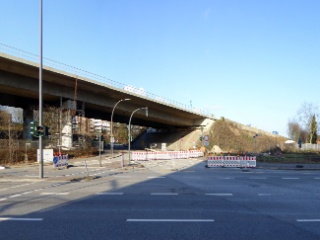 Der Rohlfsweg ist ab dem 12. Januar voll gesperrt, vom Binsbarg aus gesehen.